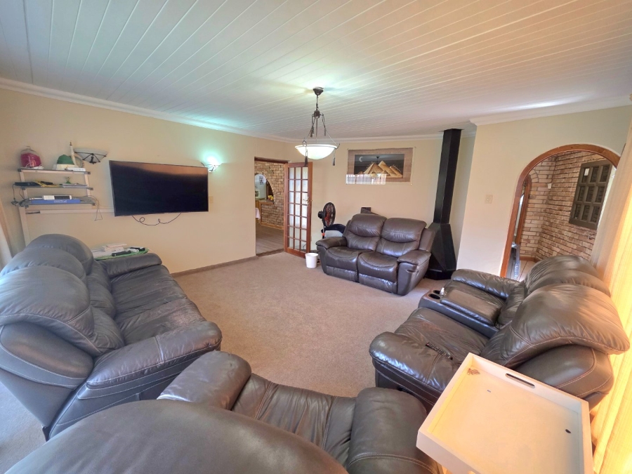 5 Bedroom Property for Sale in La Provance Free State